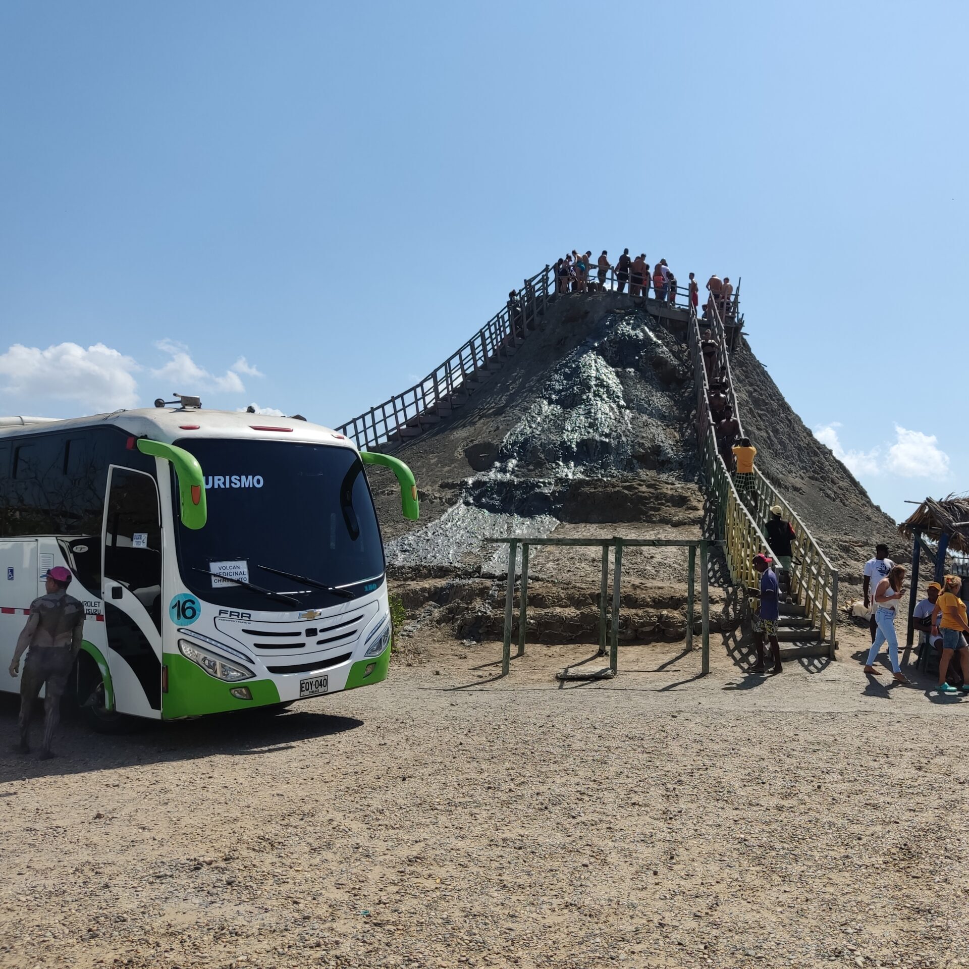 Volcán del totumo, vehiculo de 40 puestos